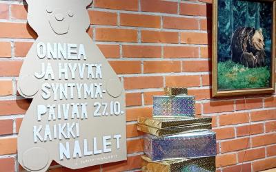 Hyvää nallekarhujen syntymäpäivää -taidenäyttely